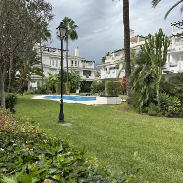 Sale of middle floor apartment in Puerto Banús