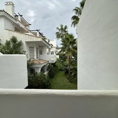 Sale of middle floor apartment in Puerto Banús