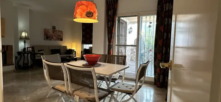 Sale of middle floor apartment in Puerto Banús 2