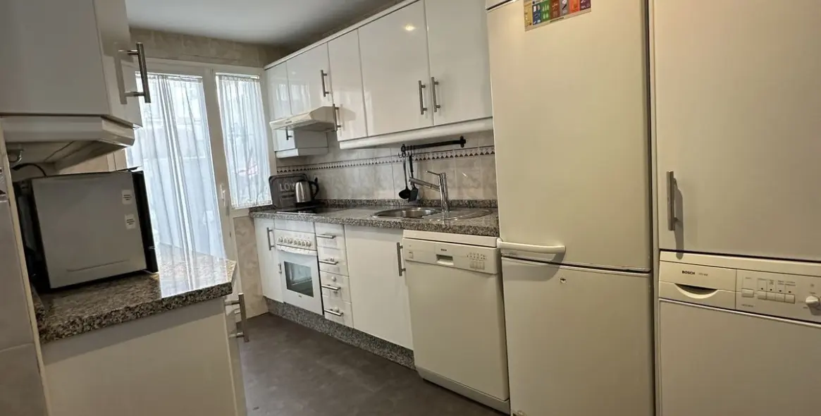 Sale of middle floor apartment in Puerto Banús 4