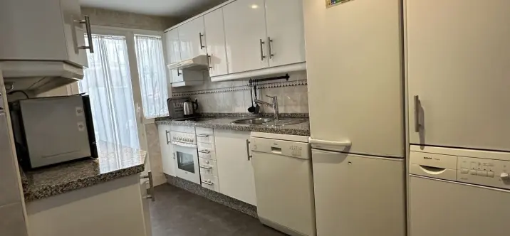 Sale of middle floor apartment in Puerto Banús 3