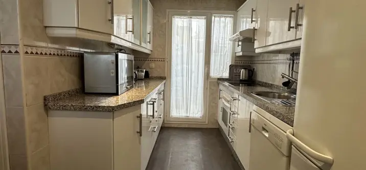 Sale of middle floor apartment in Puerto Banús 4