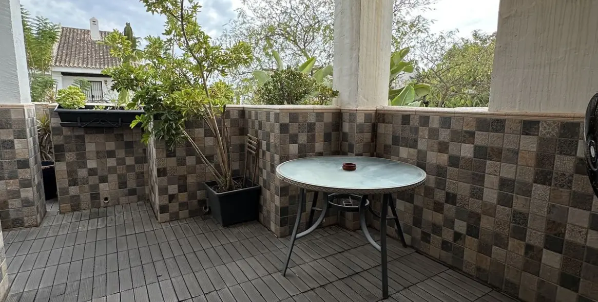 Sale of middle floor apartment in Puerto Banús 6
