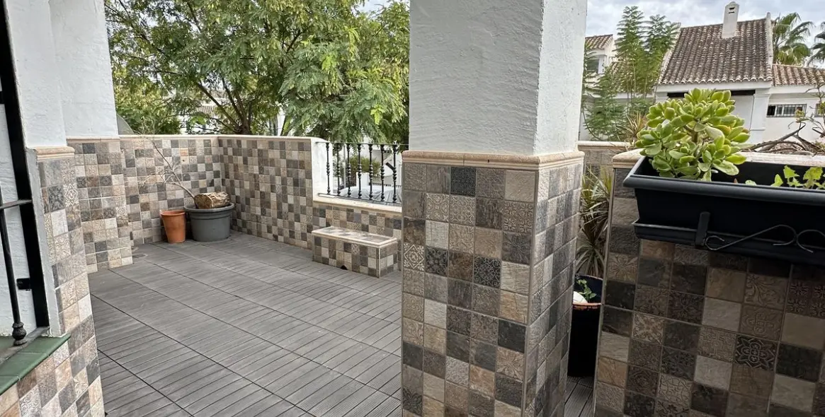Sale of middle floor apartment in Puerto Banús 7