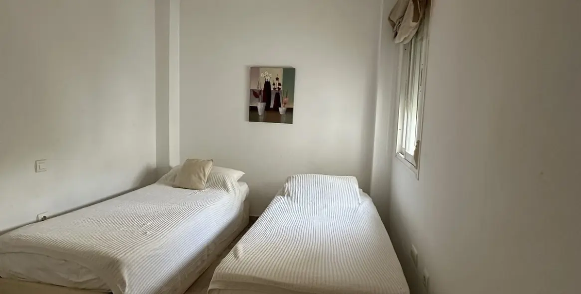 Sale of middle floor apartment in Puerto Banús 10