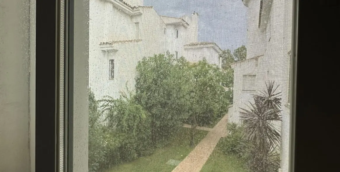 Sale of middle floor apartment in Puerto Banús 11