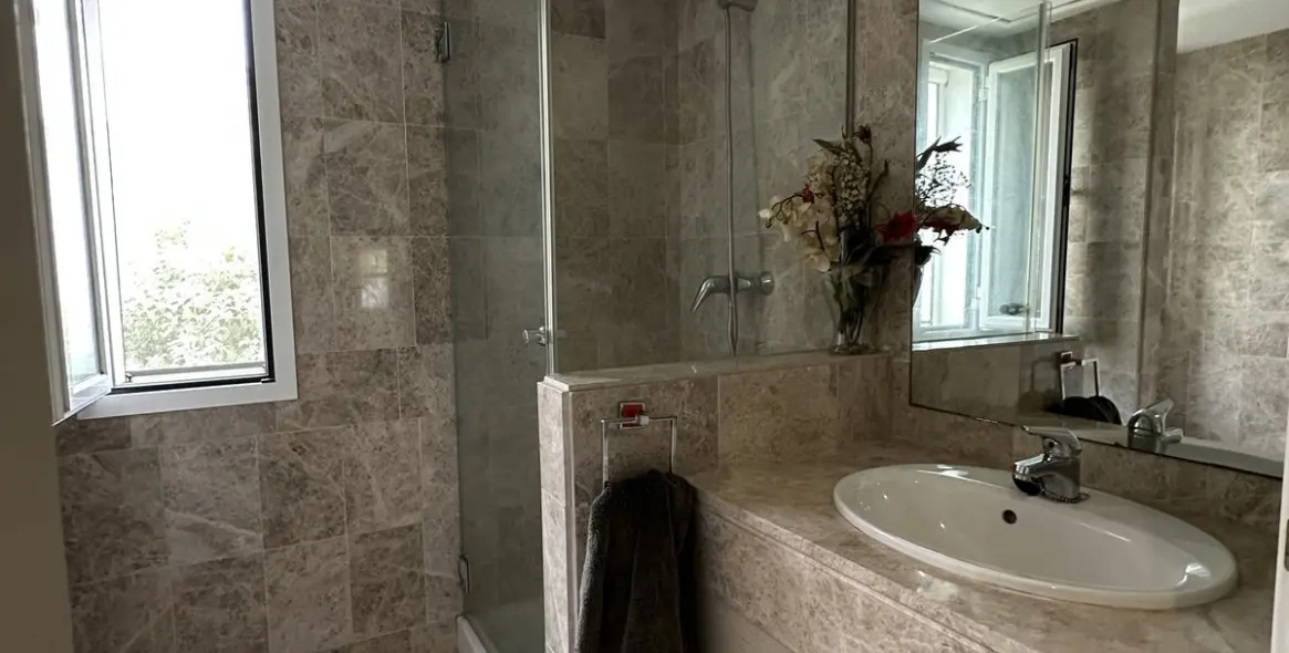 Sale of middle floor apartment in Puerto Banús 13
