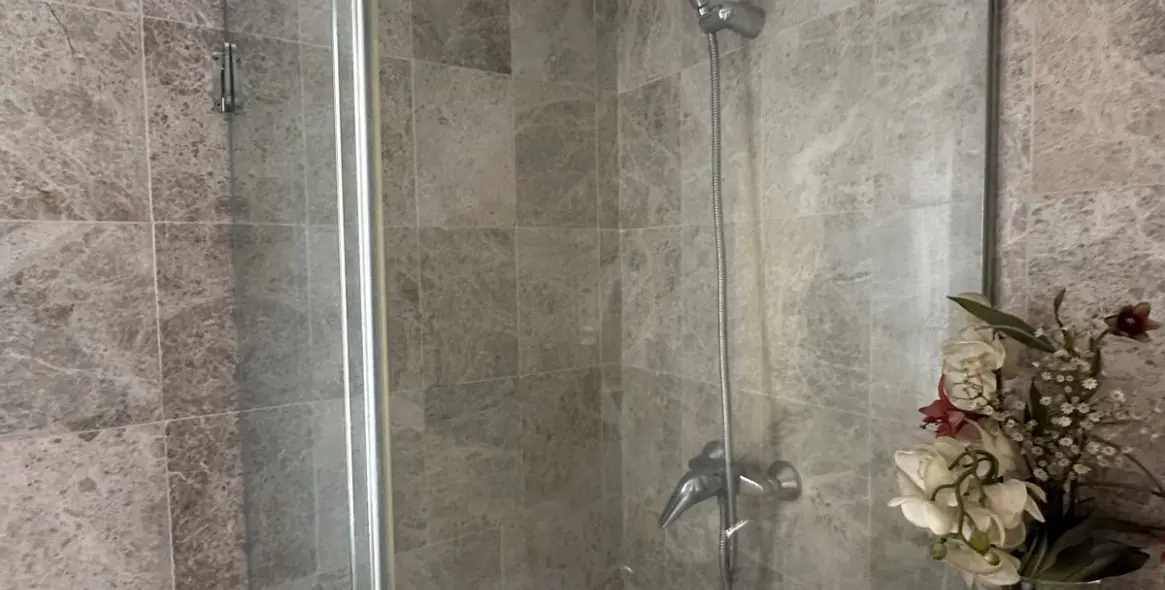 Sale of middle floor apartment in Puerto Banús 14