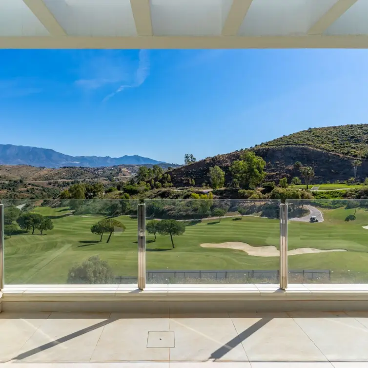 Sale of middle floor apartment in La Cala de Mijas