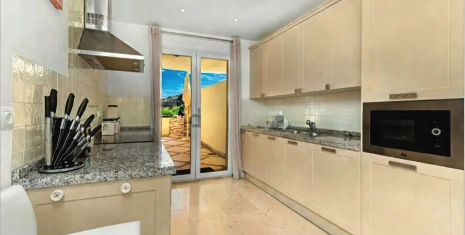Sale of middle floor apartment in Casares Playa 2