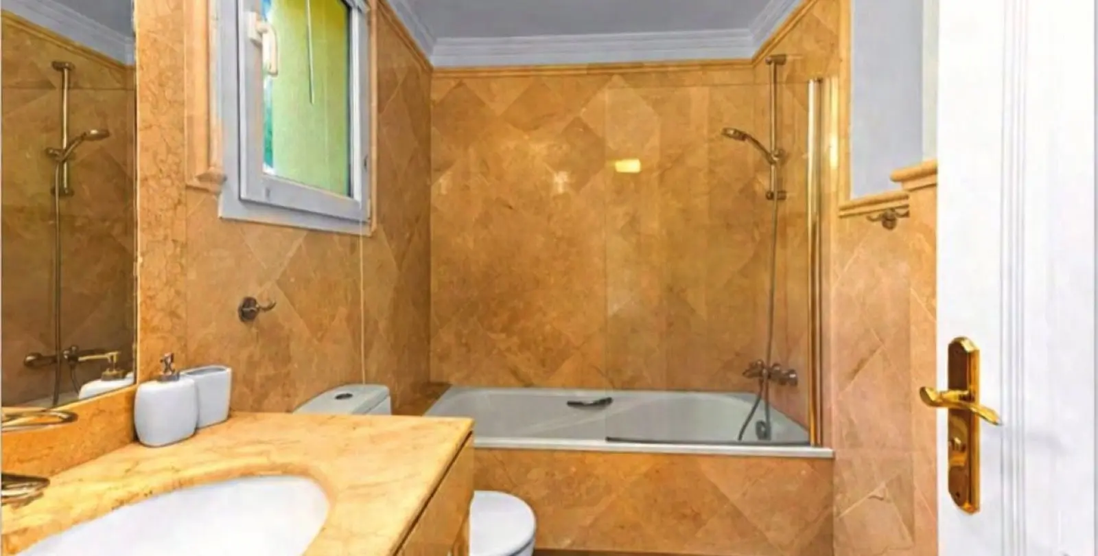 Sale of middle floor apartment in Casares Playa 4
