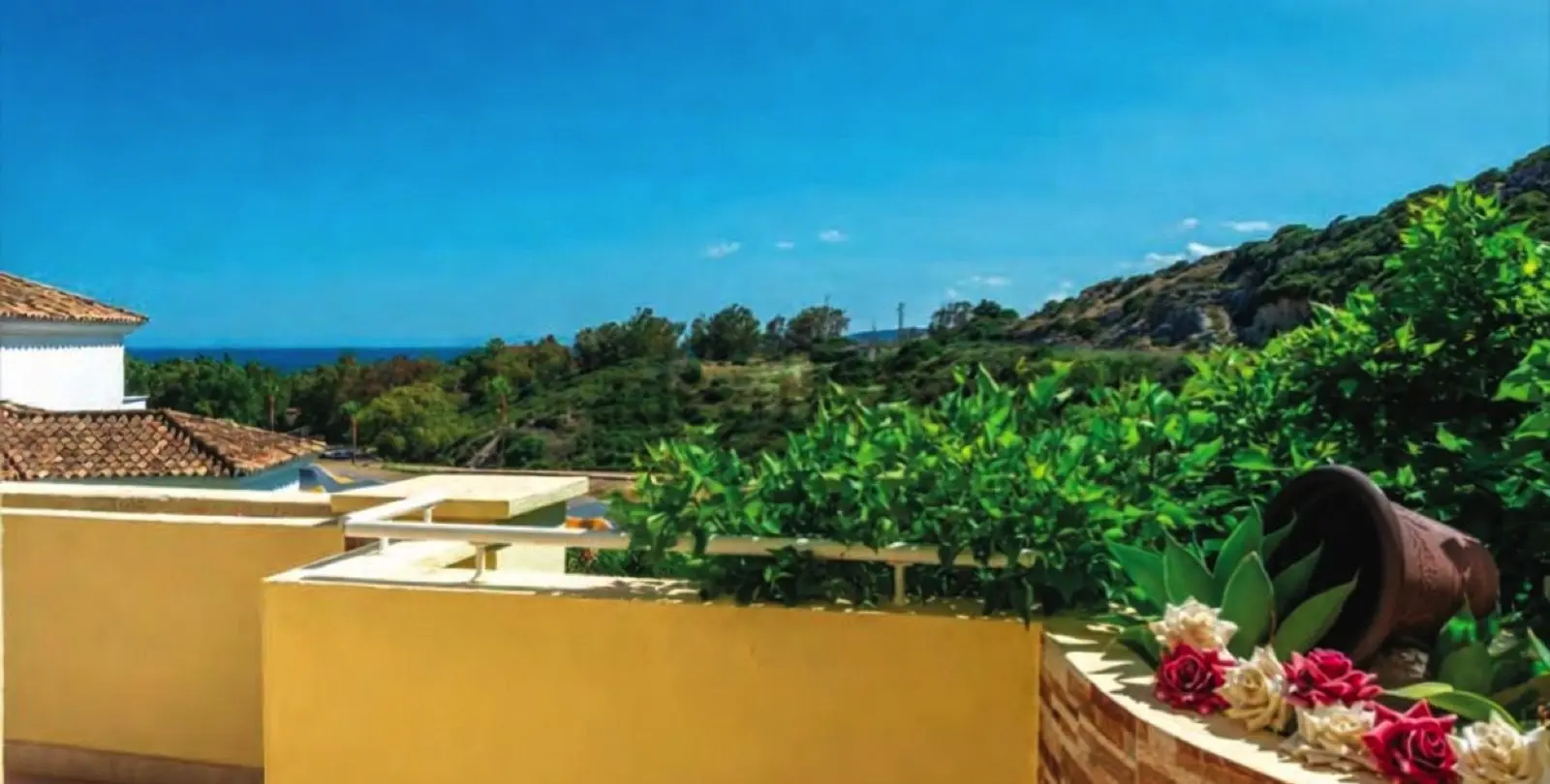 Sale of middle floor apartment in Casares Playa 8
