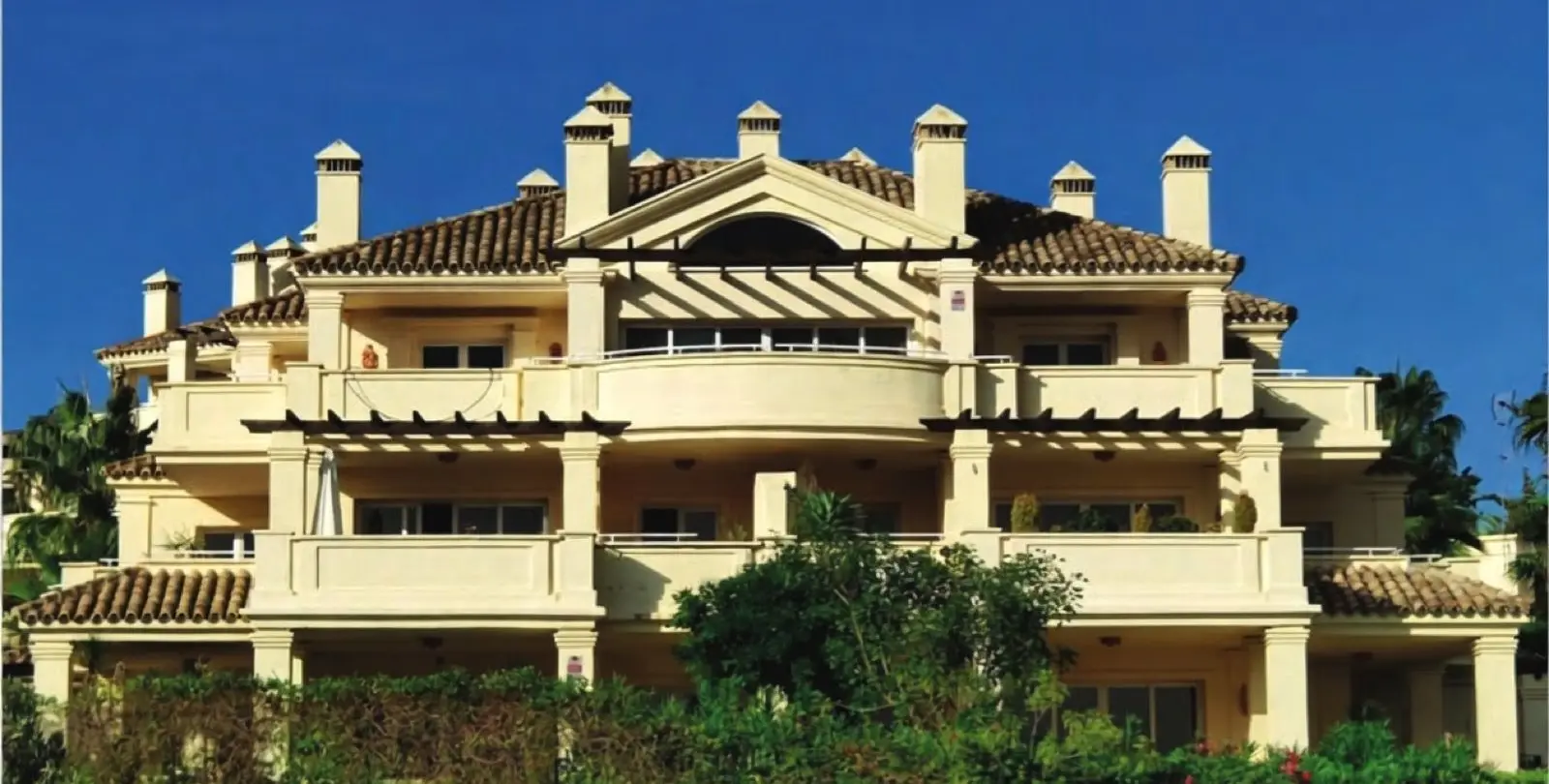 Sale of middle floor apartment in Casares Playa 9
