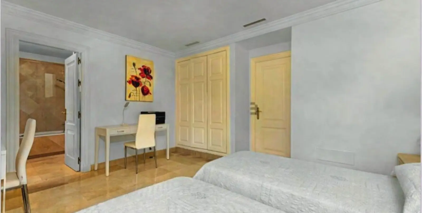 Sale of middle floor apartment in Casares Playa 14