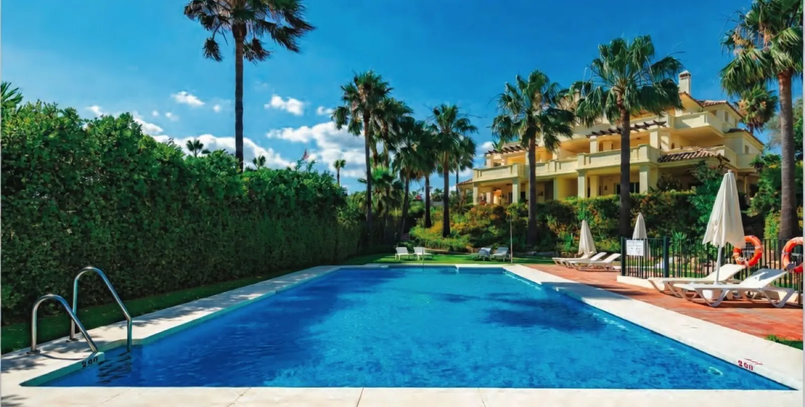 Sale of middle floor apartment in Casares Playa 16