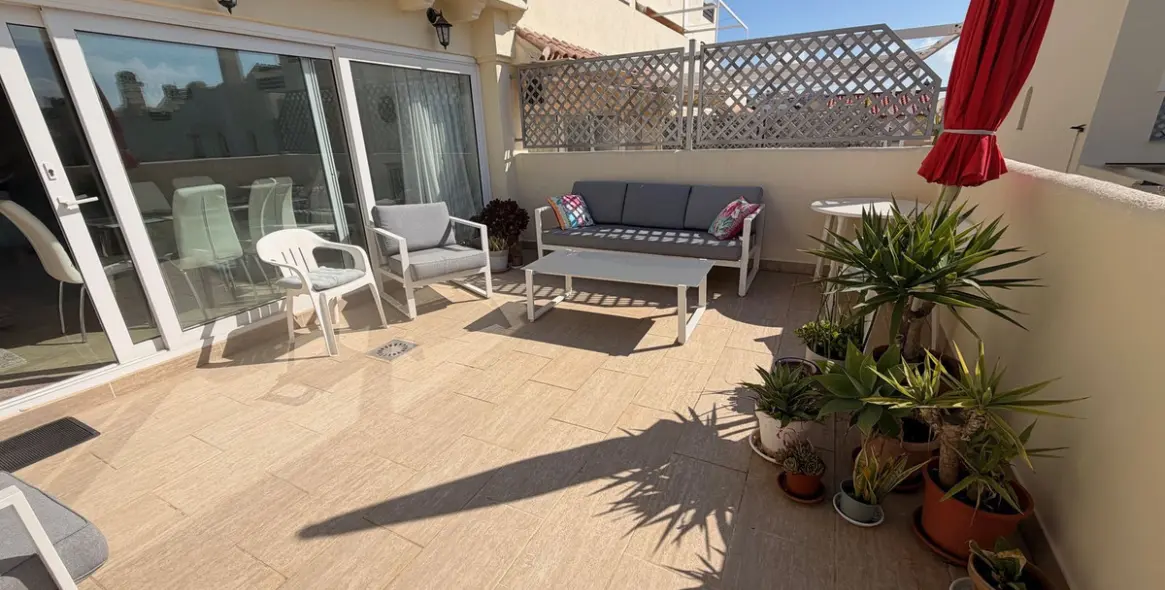 Sale of townhouse in Calahonda 1