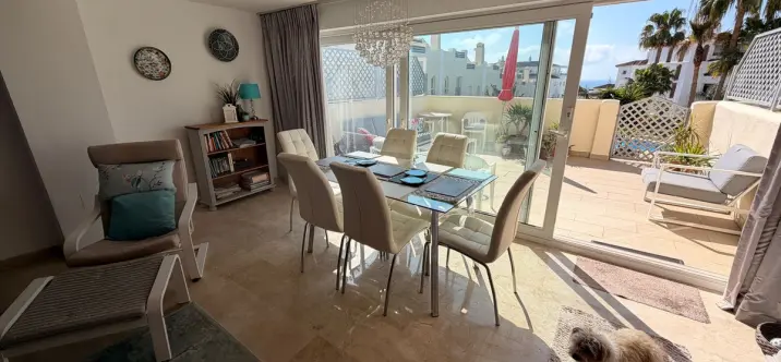 Sale of townhouse in Calahonda 1