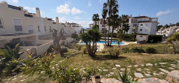 Sale of townhouse in Calahonda 3