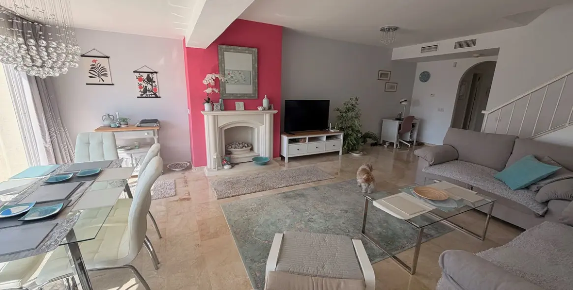 Sale of townhouse in Calahonda 8