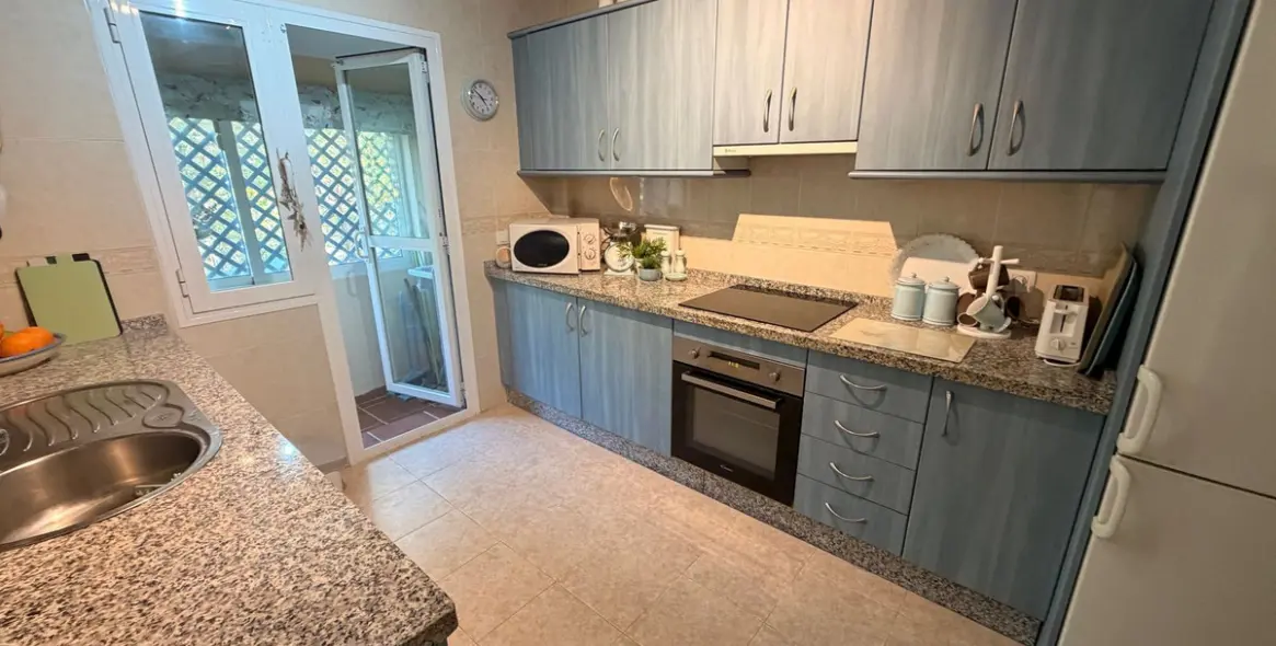 Sale of townhouse in Calahonda 10
