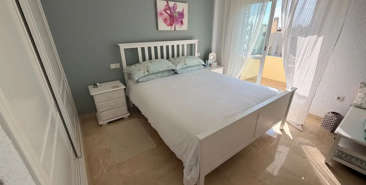Sale of townhouse in Calahonda 16