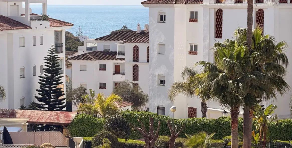 Sale of townhouse in Calahonda 23