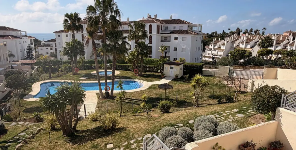 Sale of townhouse in Calahonda 25