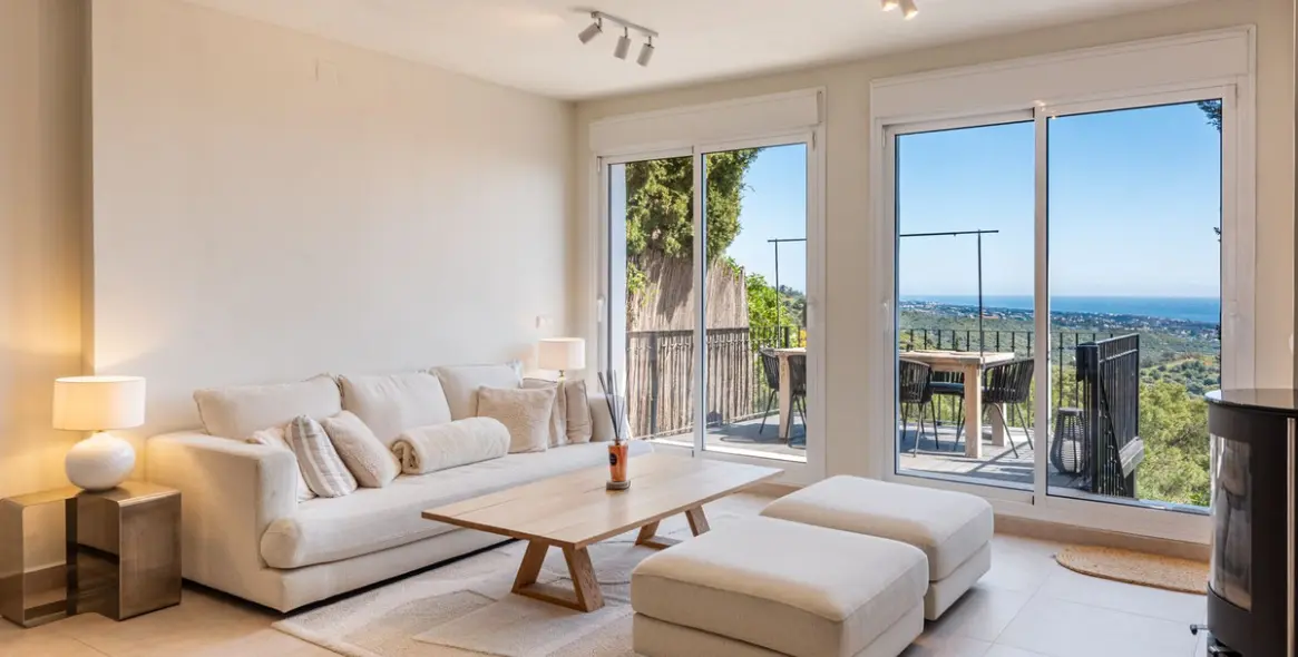 Sale of townhouse in Altos de los Monteros 2