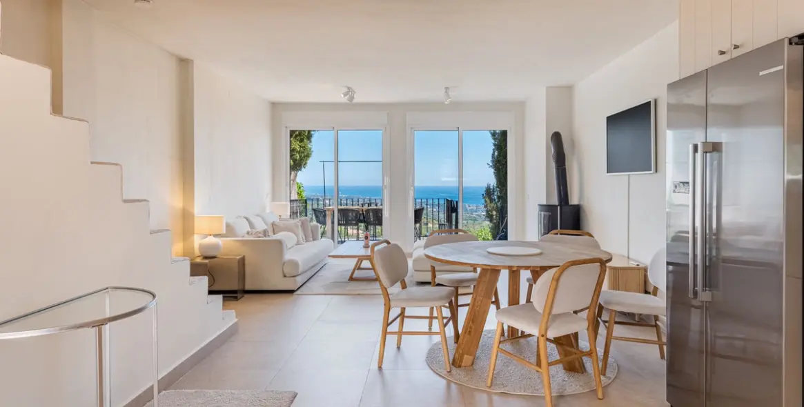 Sale of townhouse in Altos de los Monteros 3