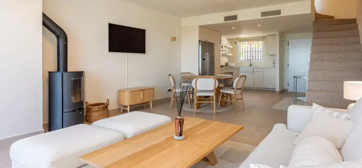 Sale of townhouse in Altos de los Monteros 4