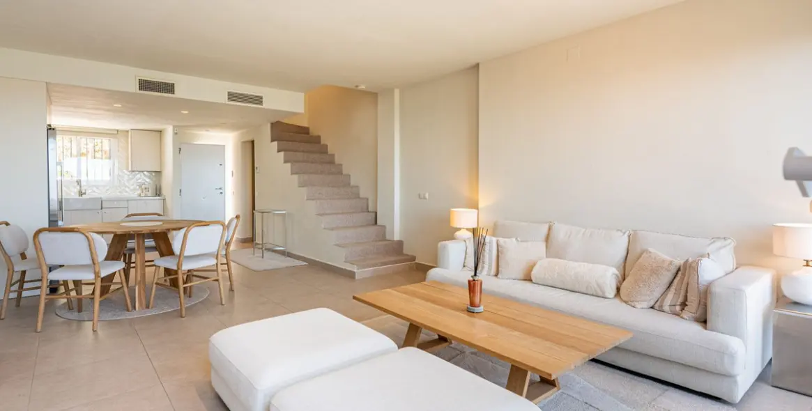 Sale of townhouse in Altos de los Monteros 6