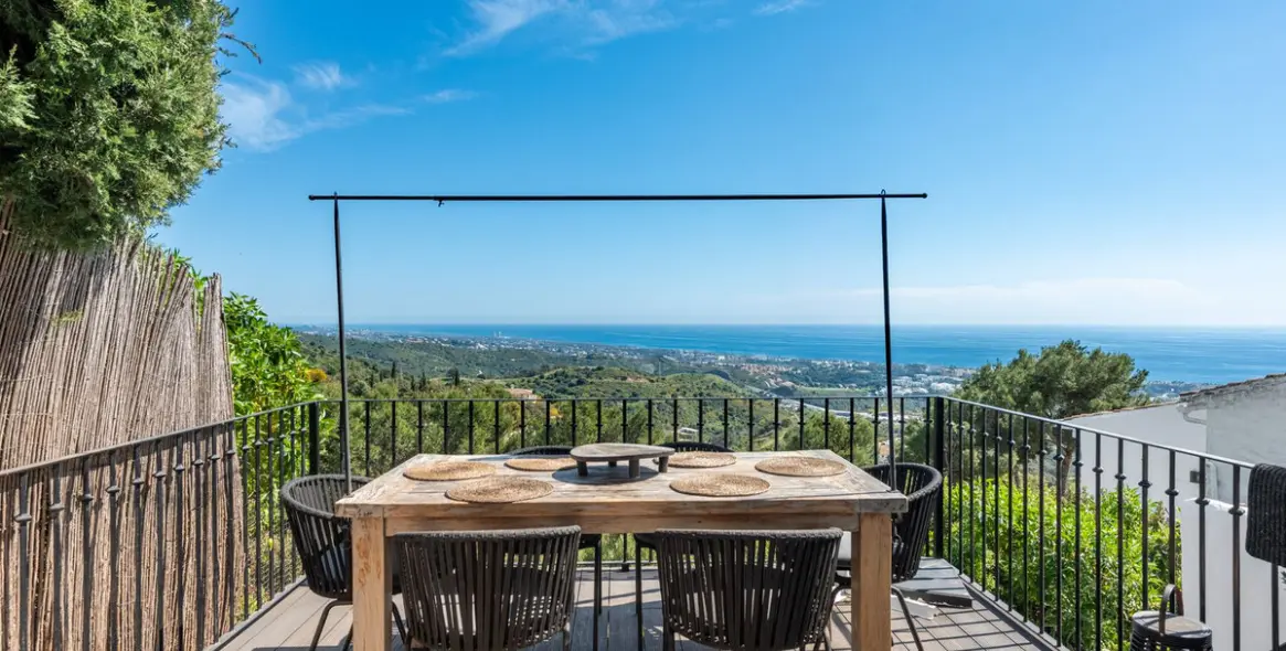 Sale of townhouse in Altos de los Monteros 8