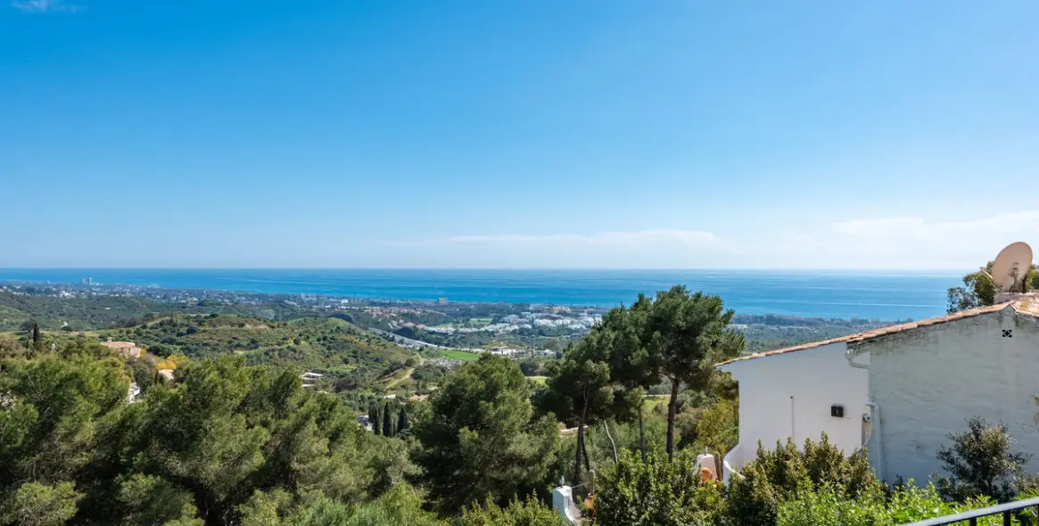 Sale of townhouse in Altos de los Monteros 9