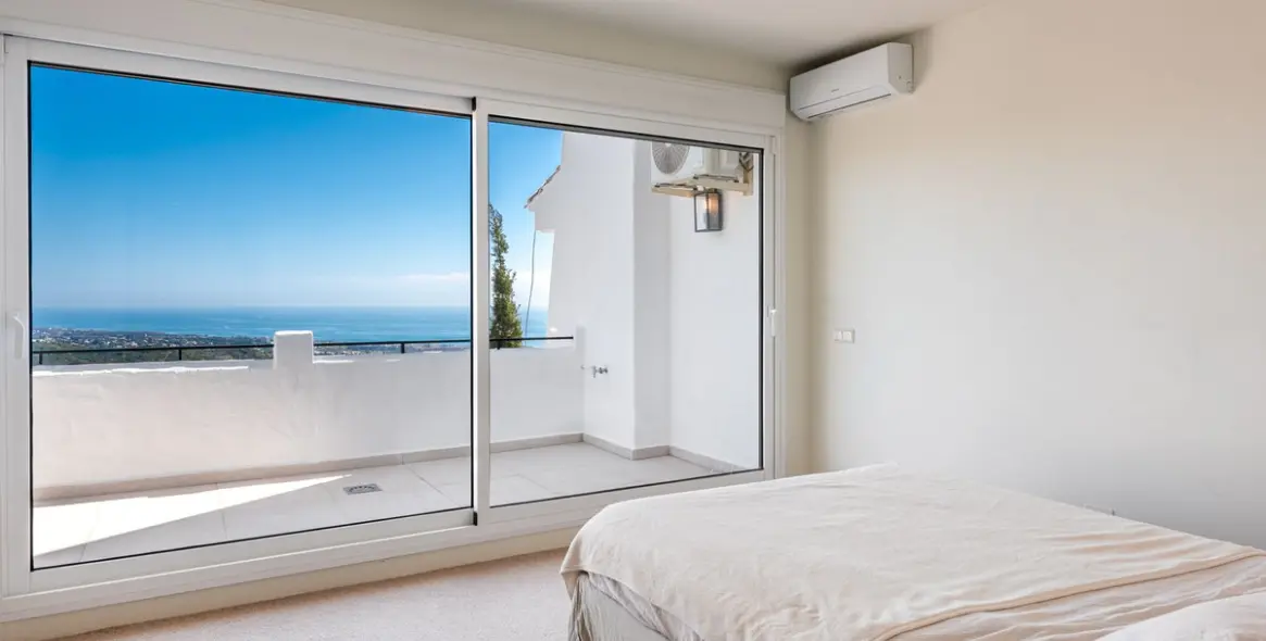 Sale of townhouse in Altos de los Monteros 10