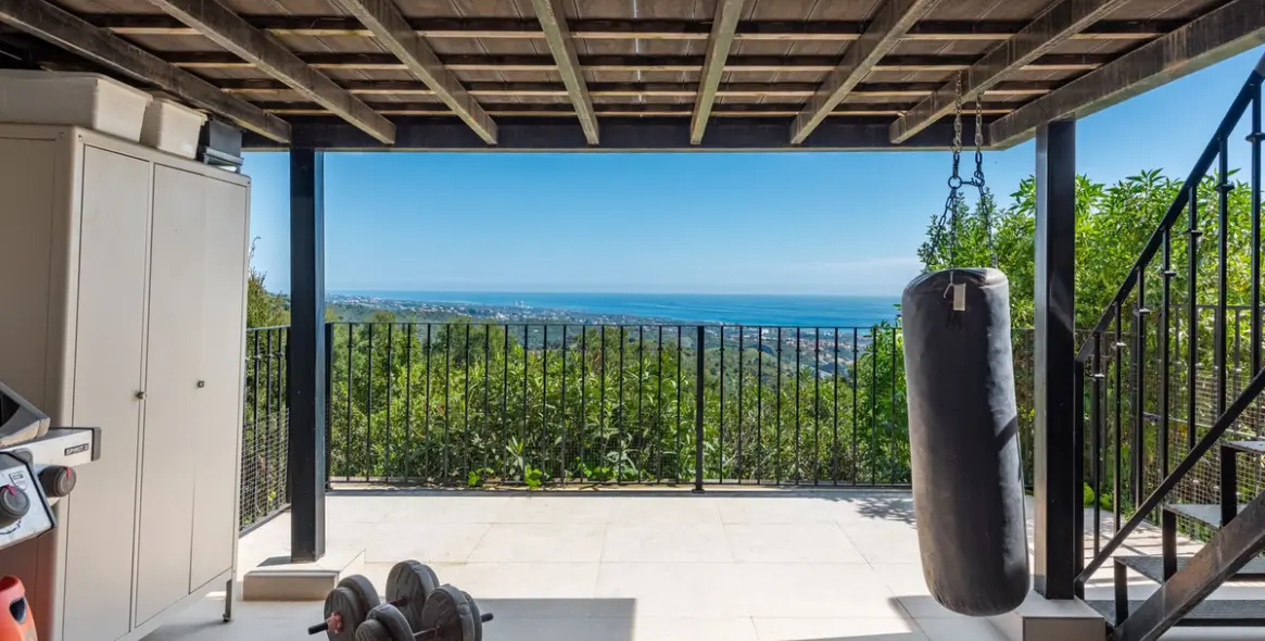 Sale of townhouse in Altos de los Monteros 21