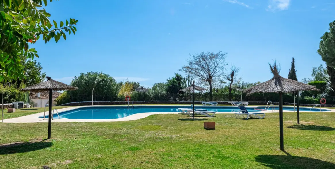 Sale of townhouse in Altos de los Monteros 22