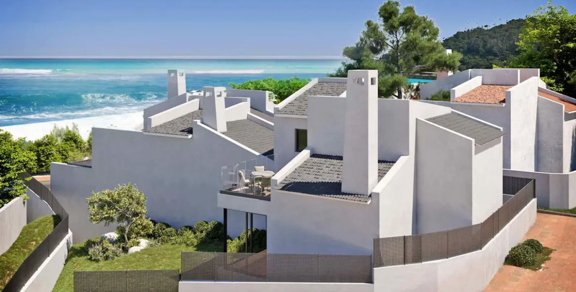 Sale of townhouse in Estepona 2