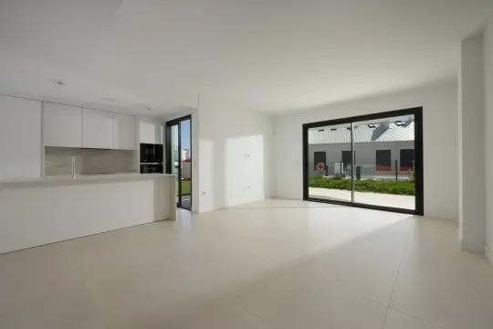 Image 4 thumb