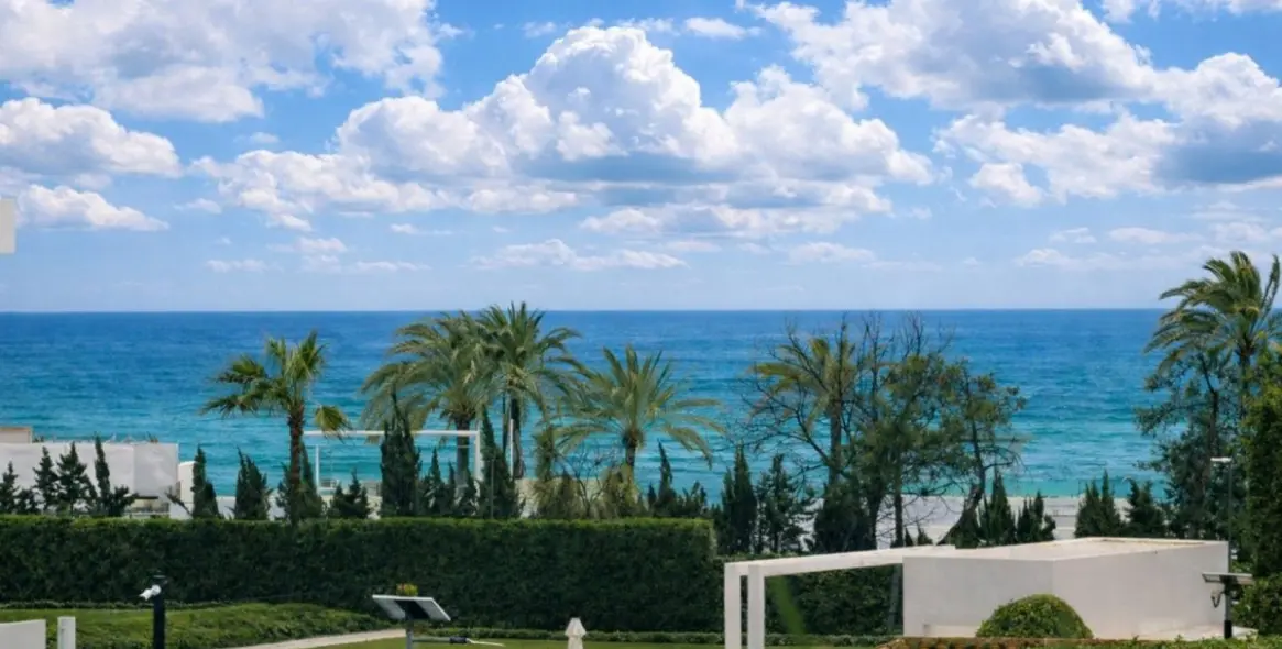 Venta de apartamento en planta media en The Golden Mile 1