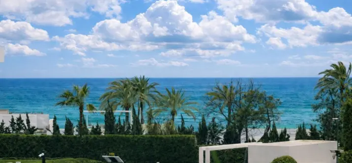 Продажа апартаментов на среднем этаже в The Golden Mile 0