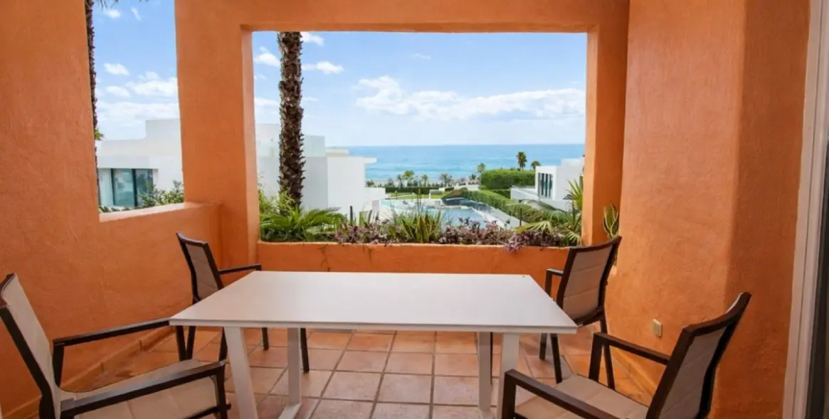 Venta de apartamento en planta media en The Golden Mile 3