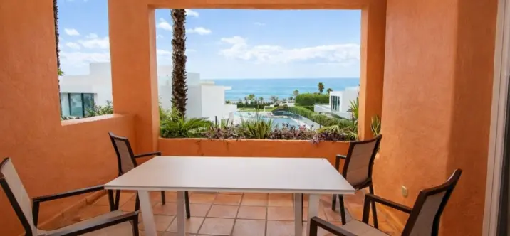 Продажа апартаментов на среднем этаже в The Golden Mile 2