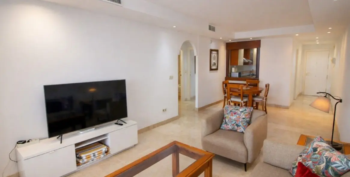 Venta de apartamento en planta media en The Golden Mile 5