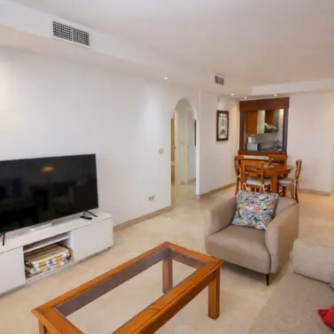 Продажа апартаментов на среднем этаже в The Golden Mile