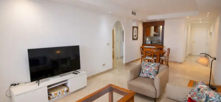 Продажа апартаментов на среднем этаже в The Golden Mile 4