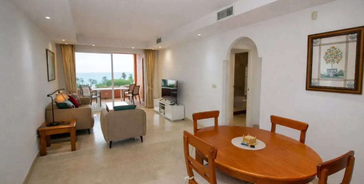 Venta de apartamento en planta media en The Golden Mile 8