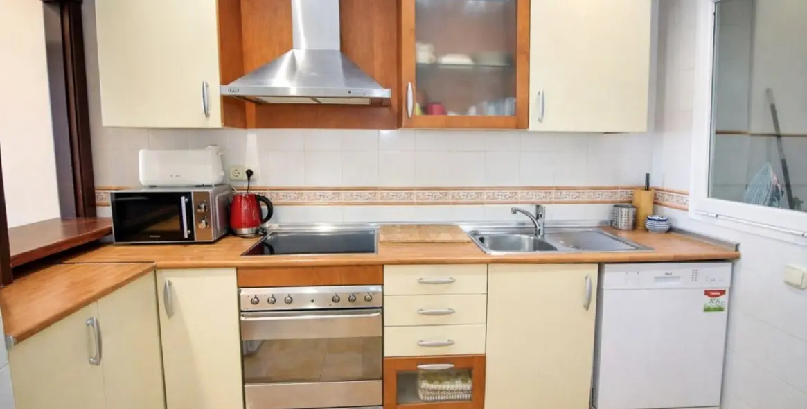 Venta de apartamento en planta media en The Golden Mile 9