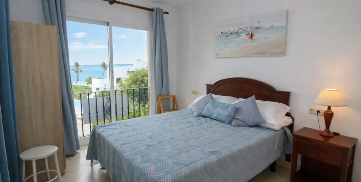 Venta de apartamento en planta media en The Golden Mile 11