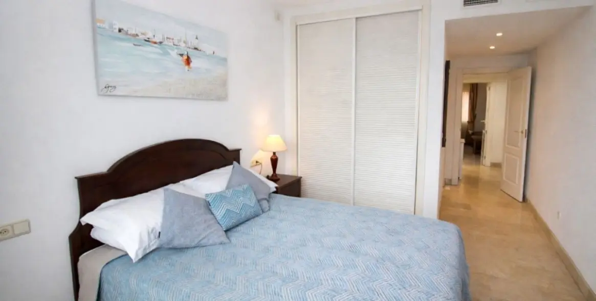 Venta de apartamento en planta media en The Golden Mile 12