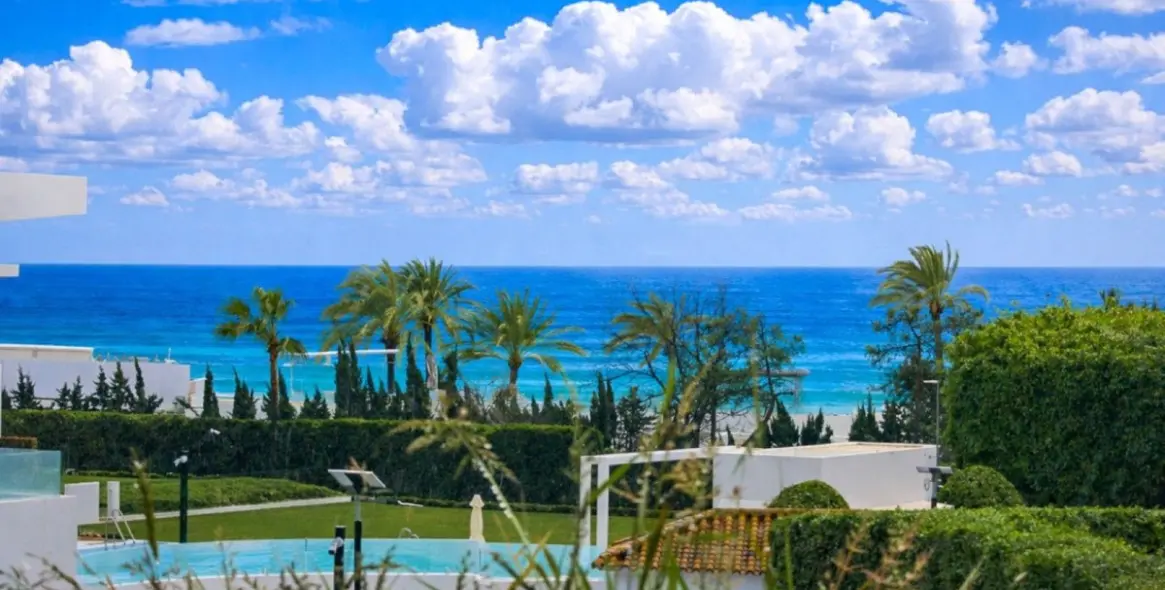 Venta de apartamento en planta media en The Golden Mile 21